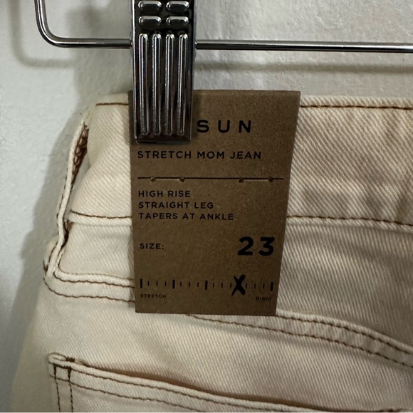 PacSun Cream High Rise Mom Denim Jeans - Picture 3 of 4